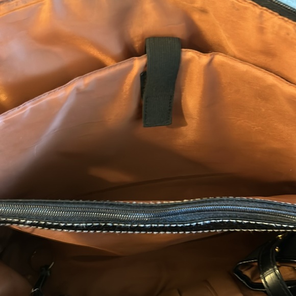 Large Black Messenger Bag for Women with Shoulder Straps and Zipper Closure - Picture 5 of 5